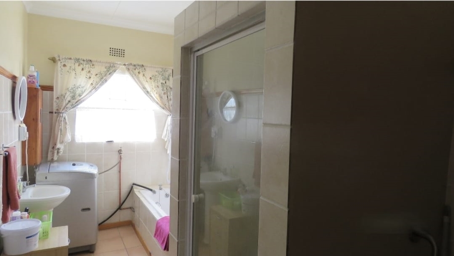 5 Bedroom Property for Sale in Uniondale Western Cape